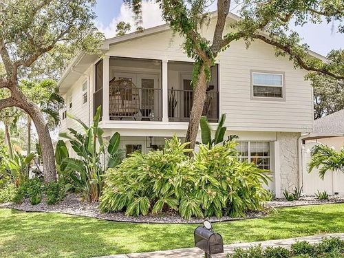 1701 Sunset Dr, Tarpon Springs, FL, 34689-2239 | Card Image