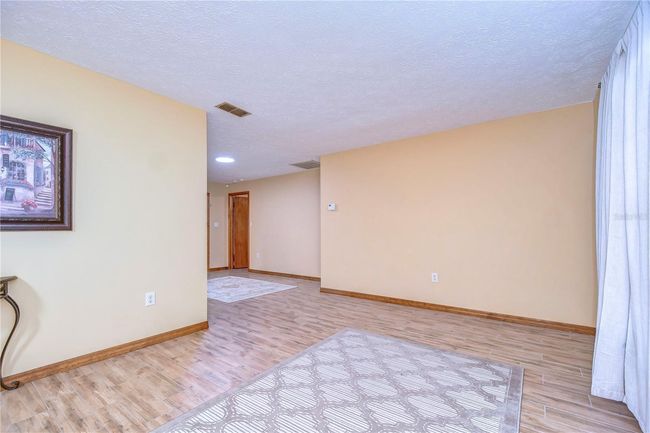Kitchen to Family Room | Image 33