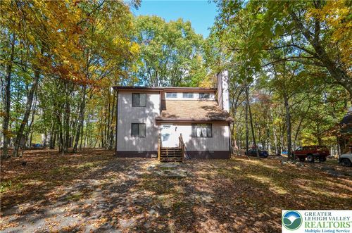 782 Clubhouse Dr, East Stroudsburg, PA, 18302-9273 | Card Image