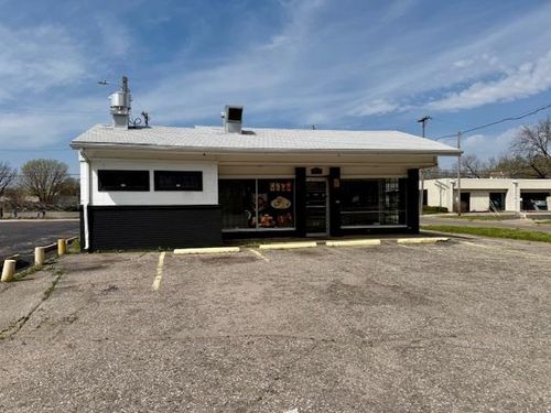 403 S Hydraulic St, Wichita, KS, 67211-1911 | Card Image
