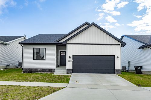 2203 Barry Dr, Adel, IA, 50003-8103 | Card Image