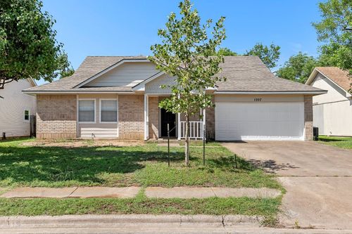 1207 York Castle Dr, Pflugerville, TX, 78660-2145 | Card Image