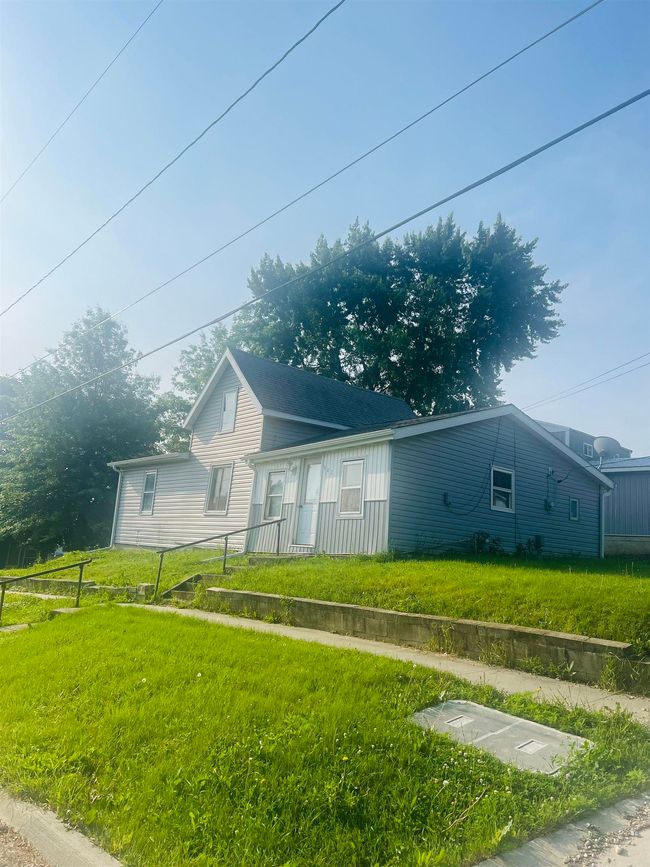 902 Railroad St, House other with 3 bedrooms, 1 bathrooms and null parking in Parkersburg IA | Image 5