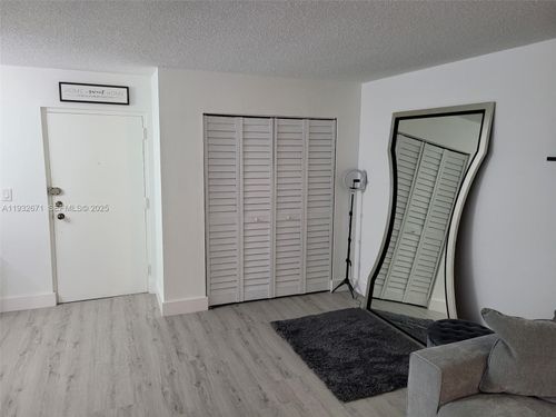 apt-312-9410 W Flagler St, Miami, FL, 33174-2042 | Card Image