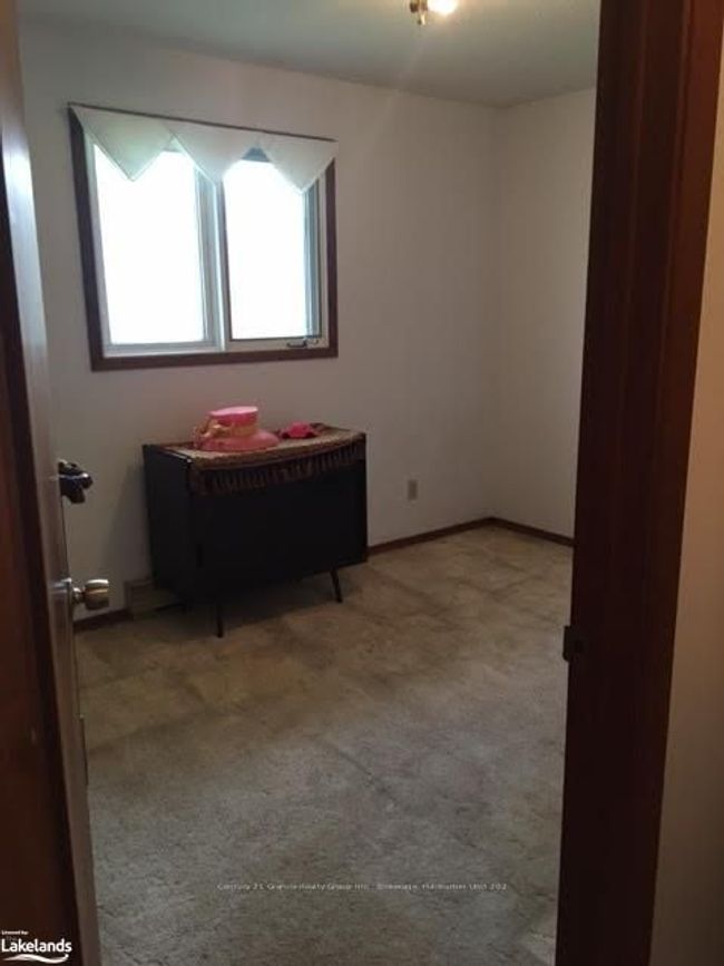 1010 Well St, House other with 3 bedrooms, 1 bathrooms and 4 parking in Wilberforce ON | Image 4