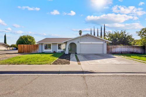 2300 Dels Ln, Turlock, CA, 95382-1642 | Card Image