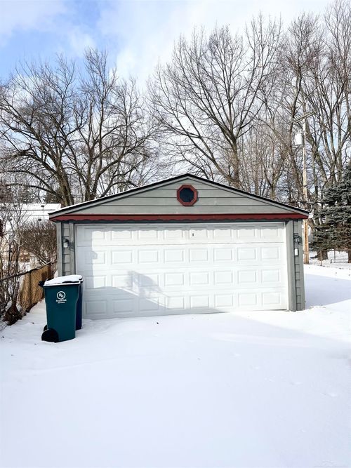 421 N Edgeworth Ave, Royal Oak, MI, 48067-2305 | Card Image