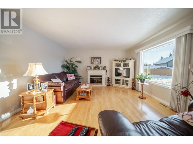 7333 George Rd, House other with 3 bedrooms, 3 bathrooms and 2 parking in Jaffray BC | Image 4