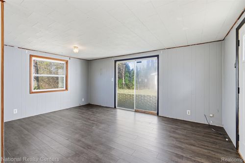 4860 Huston Dr, Lake Orion, MI, 48359-2132 | Card Image