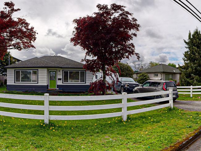 46334 Maple Avenue, House other with 2 bedrooms, 1 bathrooms and 6 parking in Chilliwack BC | Image 3