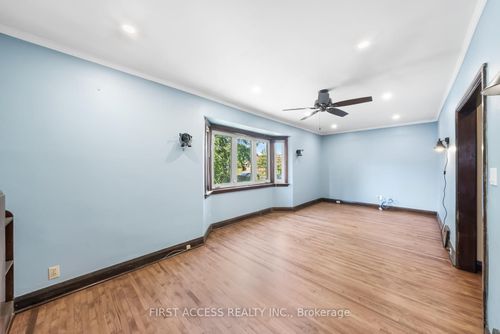 1005 Cosburn Ave, East York, ON, M4C2W8 | Card Image