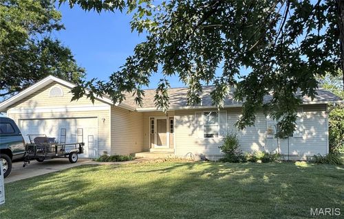 16 S Lang Dr, O Fallon, MO, 63366-3416 | Card Image