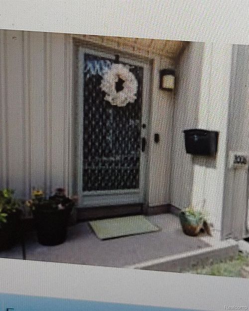 1906 Hyde Park Rd, Detroit, MI, 48207-3820 | Card Image