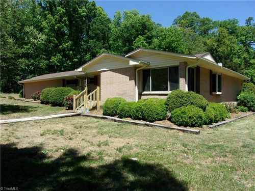 1300 Kentucky St, High Point, NC, 27262-7325 | Card Image