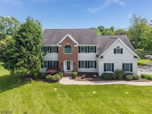 2 General Morgan Ln, Glen Gardner, NJ, 08826-3161 | Card Image