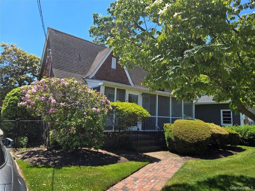 160 Glengariff Road, Oyster Bay, NY, 11762 | Card Image