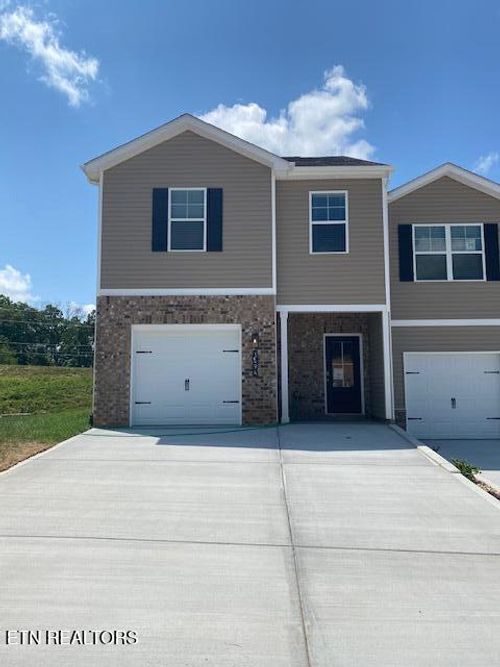 3494 Tyee Crossing Way, Kodak, TN, 37764-2082 | Card Image