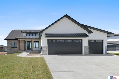 3665 Wilderness Hills Blvd, Lincoln, NE, 68516-5575 | Card Image
