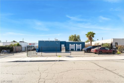 3825 Raymert Dr, Las Vegas, NV, 89121-3246 | Card Image
