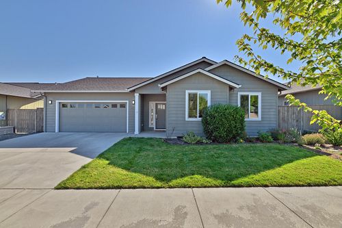 2111 La Connor Dr, Medford, OR, 97501-4192 | Card Image