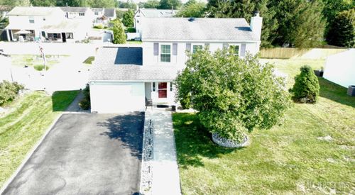 33 Snowdrift Ln, Howell, NJ, 07731-2242 | Card Image