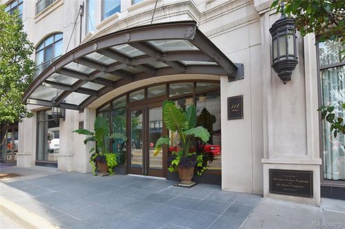 111 Willits St, Birmingham, MI, 48009-3326 | Card Image