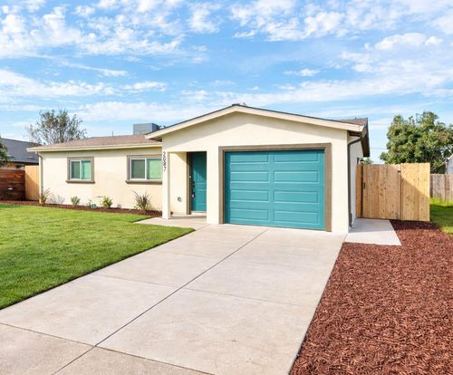 2087 W Mendocino Ave, Stockton, CA, 95204-4124 | Card Image