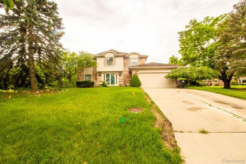 23847 Greening Dr, Novi, MI, 48375-3135 | Card Image