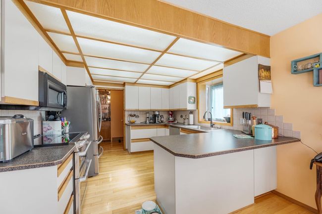 19 Sunrise Way, Home with 3 bedrooms, 3 bathrooms and 4 parking in Priddis Greens AB | Image 24