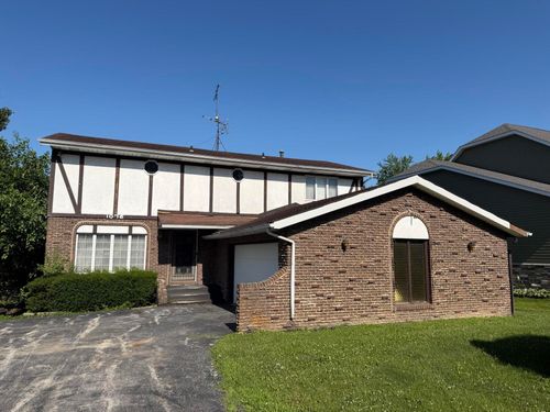 1076 Shoreline Rd, Crown Point, IN, 46307-9346 | Card Image