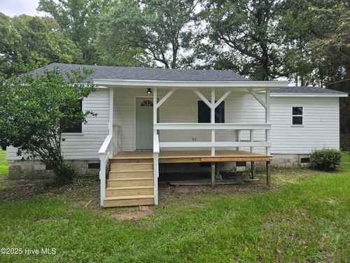 32 Tracys Trl, Whiteville, NC, 28472-8235 | Card Image