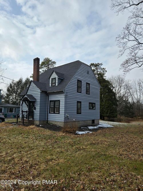 10 Spangenburg Ave, East Stroudsburg, PA, 18301-2724 | Card Image