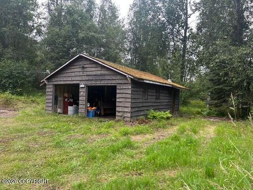 20040 Laughlin St, Chugiak, AK, 99567-6917 | Card Image