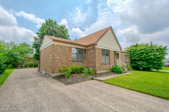 9010 Green Garden Ct, House other with 3 bedrooms, 2 bathrooms and null parking in Louisville KY | Image 8