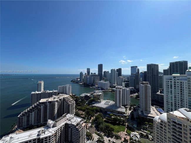 APT-4505 - 848 Brickell Key Dr, Condo with 3 bedrooms, 4 bathrooms and null parking in Miami FL | Image 6