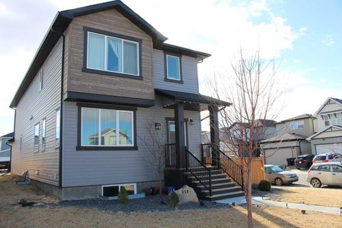 958 41 Ave N, Lethbridge, AB, T1H7G9 | Card Image