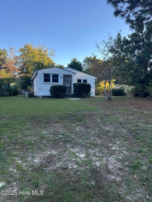 120 Blyther St, Aberdeen, NC, 28315-3802 | Card Image