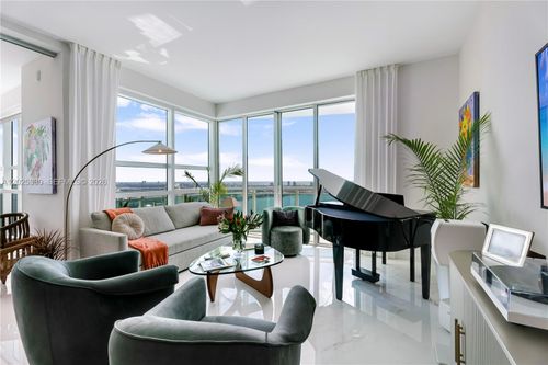 5210-950 Brickell Bay Dr, Miami, FL, 33131 | Card Image