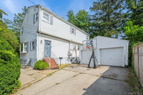 327 Livingston Pl, Cedarhurst, NY, 11516-1427 | Card Image