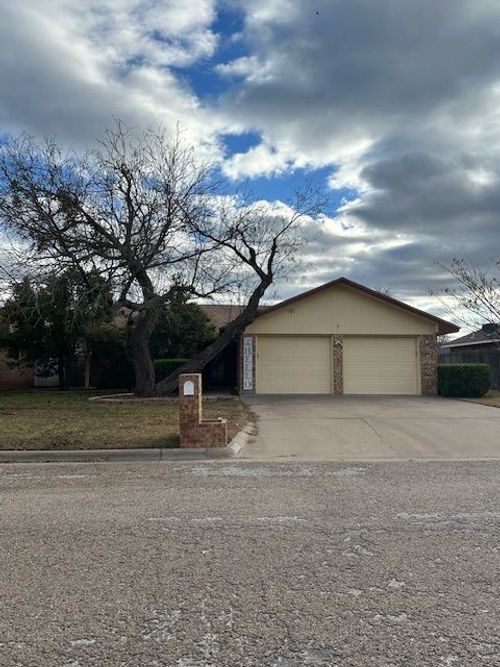 1549 Sir Thopas Ct, Abilene, TX, 79602-1915 | Card Image