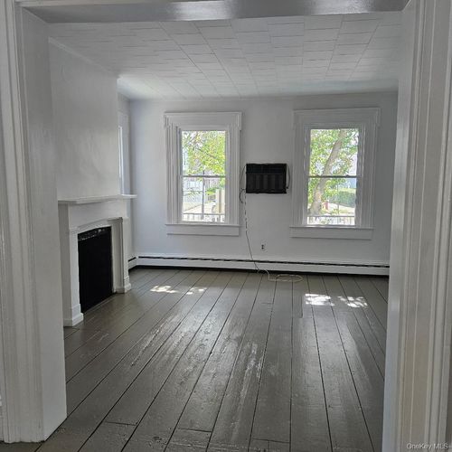 29 Delano St, Poughkeepsie, NY, 12601-3006 | Card Image