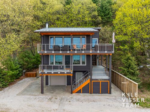 7042 S Montgomery Blvd, Pentwater, MI, 49449-9332 | Card Image