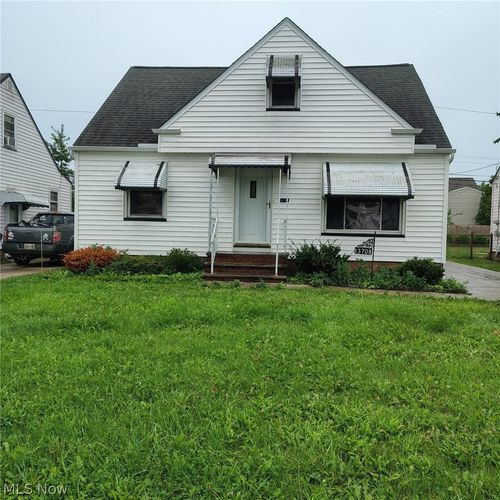 13708 Woodward Blvd, Garfield Heights, OH, 44125-6039 | Card Image