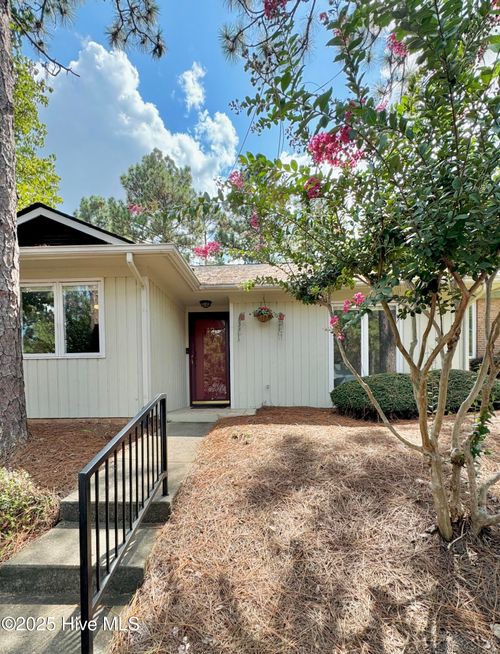 12 Garden Villa Dr, Pinehurst, NC, 28374-8226 | Card Image