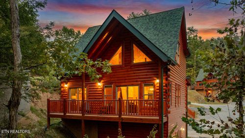 2106 Valley Creek Way, Pigeon Forge, TN, 37862 | Card Image