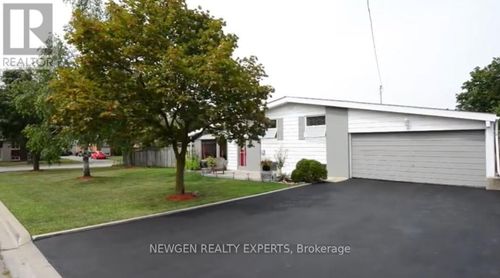 11 Lawrence Crescent, Brampton (Brampton East), ON, L6W2P2 | Card Image