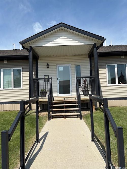 103-120 Wells Ave W, Langenburg, SK, S0A2A0 | Card Image