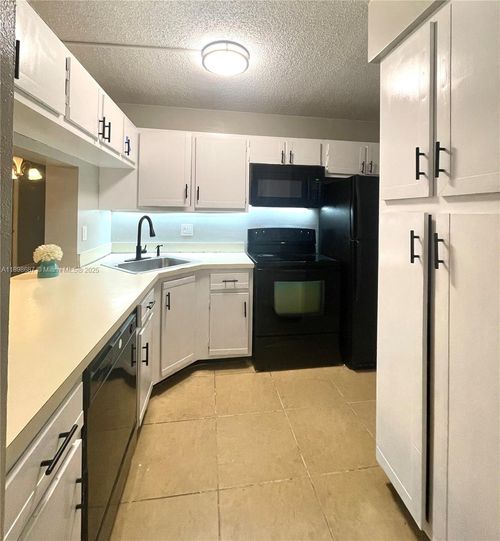 unit-22-8215 Sun Spring Cir, ORLANDO, FL, 32825-4717 | Card Image