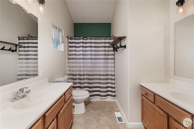 Ensuite with dual vanities. | Image 8