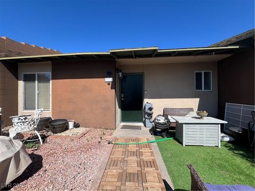 111 E Van Wagenen St, Henderson, NV, 89015-7368 | Card Image